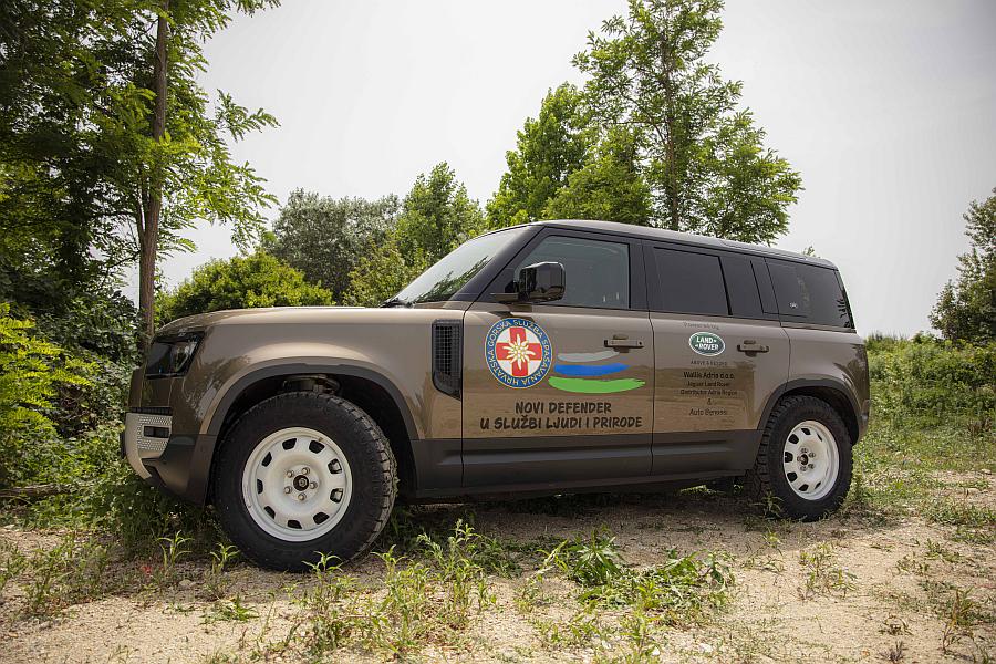 Novi Land Rover Defender na usluzi HGSSu Automania.hr