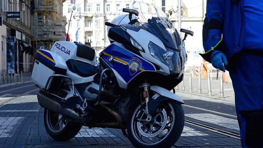 Foto – policijski motor ok