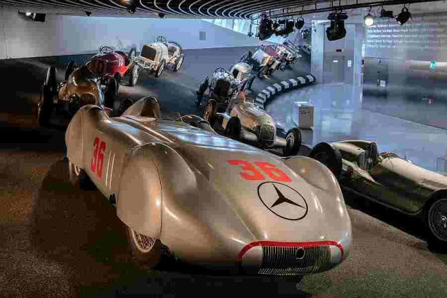 Wie schnell macht die „Stromlinienform“ im Jahr 1937 einen Mercedes-Benz Silberpfeil?How fast did the “streamlined shape” make a Mercedes-Benz Silver Arrow in 1937?