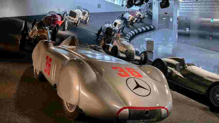 Wie schnell macht die „Stromlinienform“ im Jahr 1937 einen Mercedes-Benz Silberpfeil?How fast did the “streamlined shape” make a Mercedes-Benz Silver Arrow in 1937?