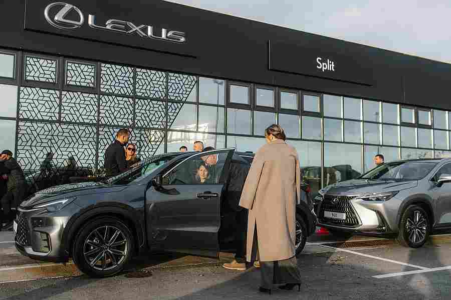 Otvoren novi automobilski salon u Dalmaciji – laše do novih automobila marke Lexus