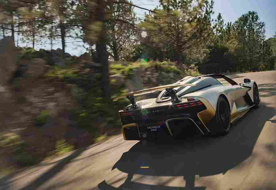 Aston Martin Valhalla Spider je vrhunski super automobil koji juri 200 km/h bez krova, a s čvrstim krovom je još brži – čak 350 km/h (video)