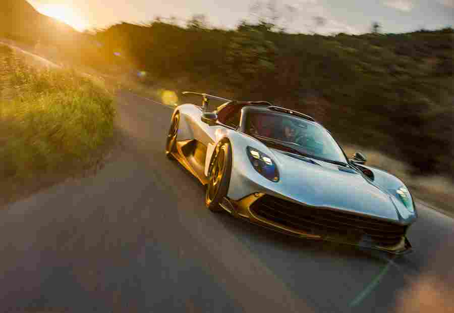 Aston Martin Valhalla Spider je vrhunski super automobil koji juri 200 km/h bez krova, a s čvrstim krovom je još brži – čak 350 km/h (video)