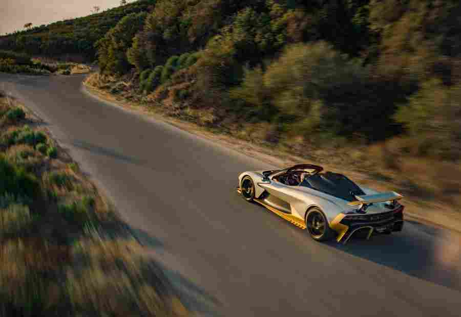 Aston Martin Valhalla Spider je vrhunski super automobil koji juri 200 km/h bez krova, a s čvrstim krovom je još brži – čak 350 km/h (video)