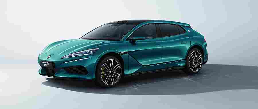 DENZA oduševljava sa četiri modela automobila među kojima predvode novi terenac i atrkativni super automobil za mase