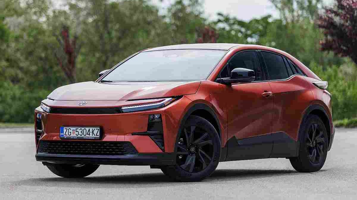 Kad Toyota C-HR dobije plus, stvari postaju zanimljive i intrigrantneuz ukupnu pogodnost do 2.500 eura