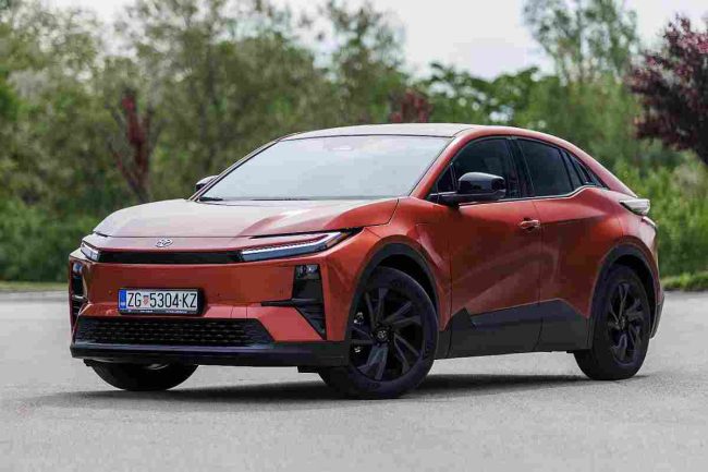 Kad Toyota C-HR dobije plus, stvari postaju zanimljive i intrigrantneuz ukupnu pogodnost do 2.500 eura