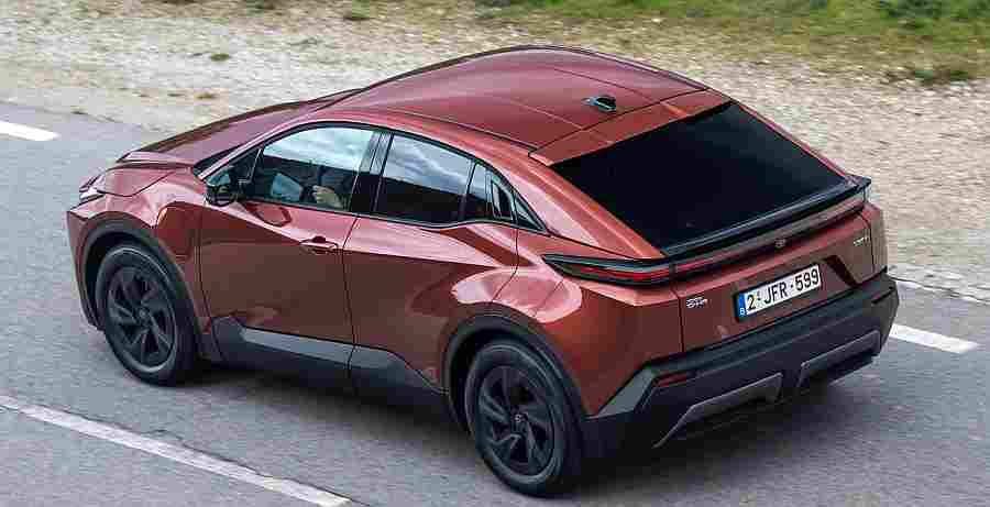 Kad Toyota C-HR dobije plus, stvari postaju zanimljive i intrigrantneuz ukupnu pogodnost do 2.500 eura